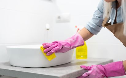 bathroom cleaning.jpg